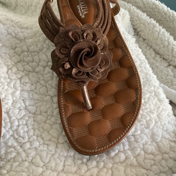 Patrizia Spring Step sandals.Size 71/2.Tan - Picture 3 of 14